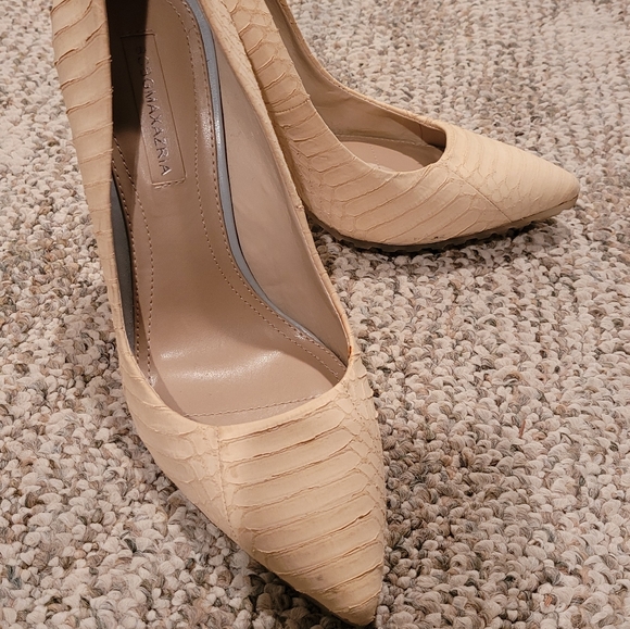 BCBG MAXAZRIA HEELS - Picture 2 of 5